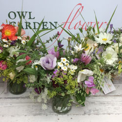 early summer jam jar arrangements with poppies, sweet peas, anemones